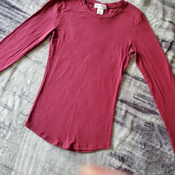 Planet Gold burgundy tee - Picture 3 of 8